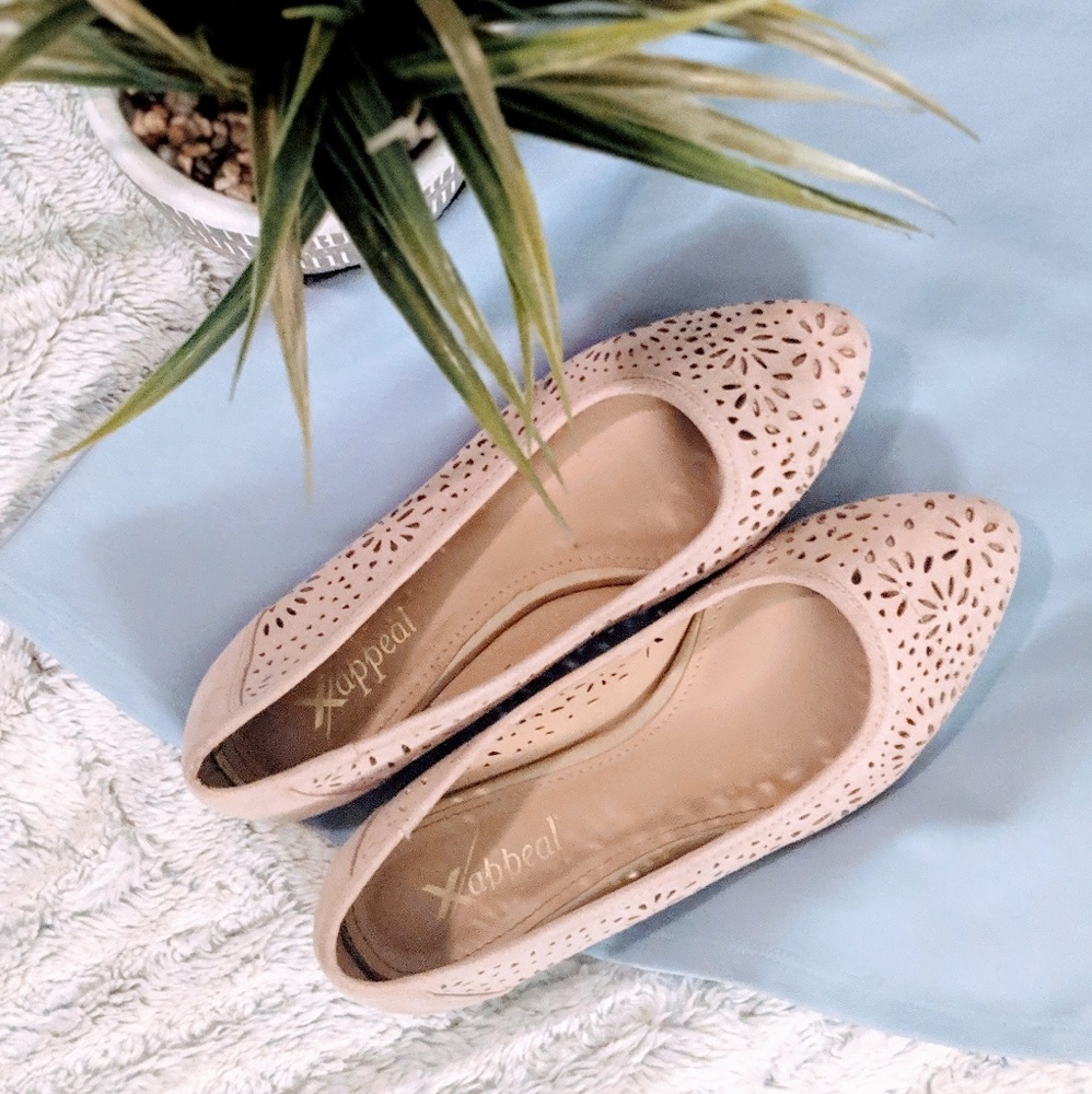 Floral Cut | Flats | Creamy Suede | Xappeal